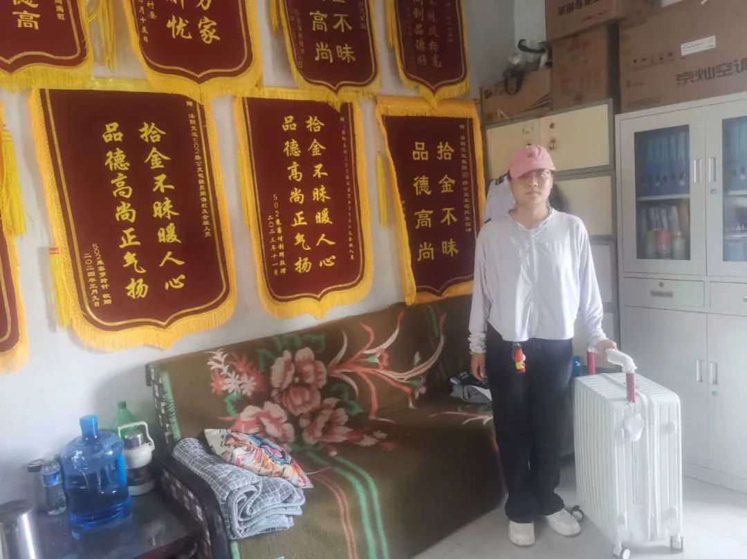 暖行洛城｜“意外收獲”行李箱后，交運駕駛員這樣做……